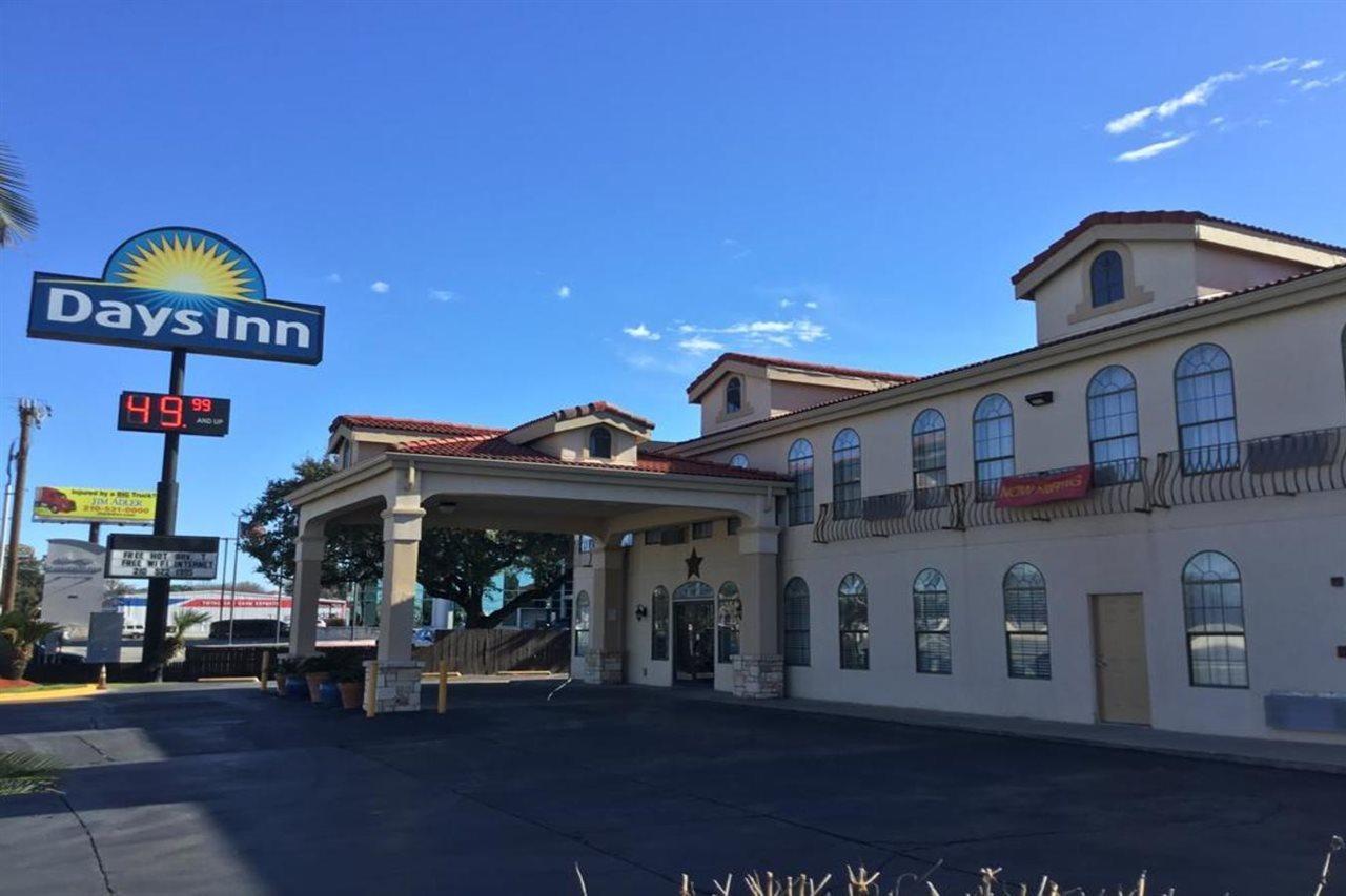 Days Inn By Wyndham Near Seaworld Сан-Антонио Экстерьер фото